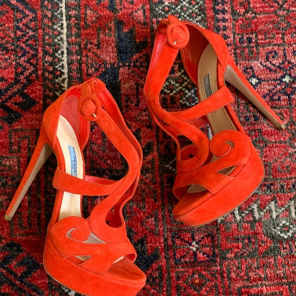 Gorgeous Prada heels - Picture 5 of 16
